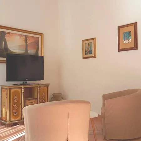 Intera Casa Con Giardino A 2 Min A Piedi Dal Mare Hébergement de vacances *